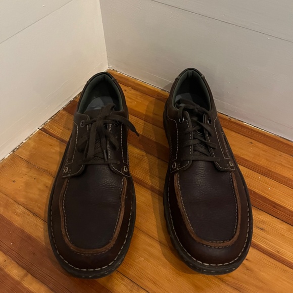 Men’s gently used Clark’s Lace Up Shoes size 10.5 - Picture 2 of 4